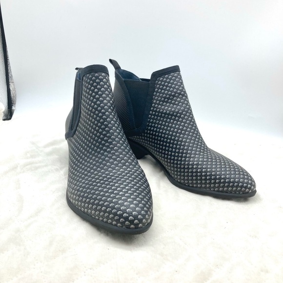 Women’s Beta Brand Tennis Western Pull On Ankle Boots - Picture 2 of 16